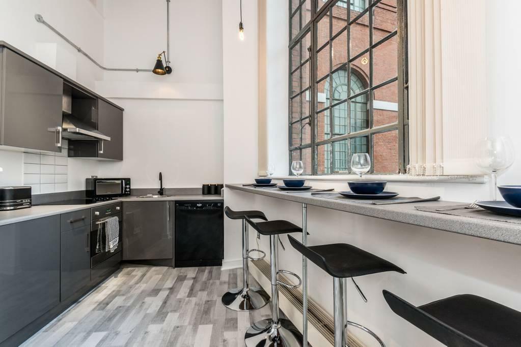 Kitchen Breakfast Bar