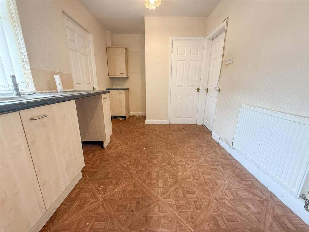 KITCHEN DINING ROOM