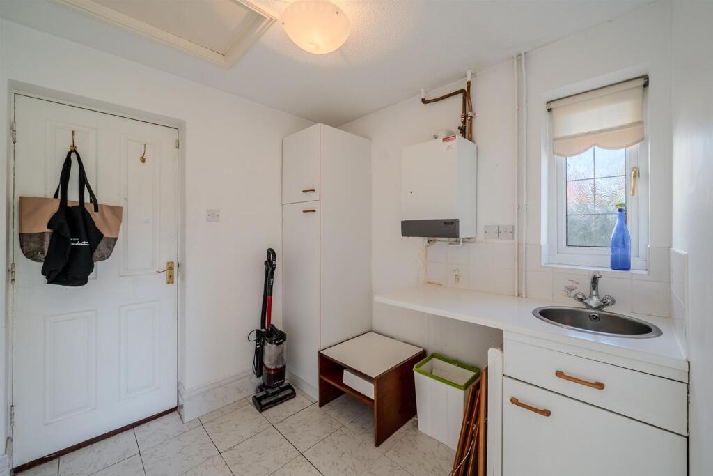 64 Cambria Close-28.jpg