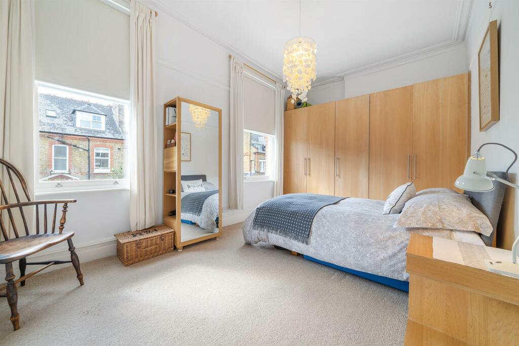 Bedroom 1.jpg