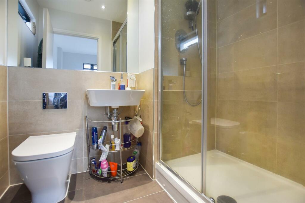 Bathroom 2.jpg