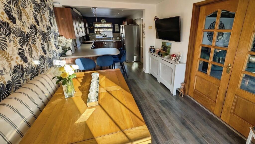 49 Cornwall Crescent dining b.jpg