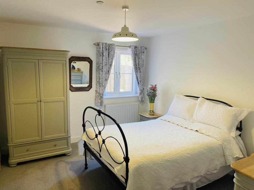 Bedroom 2 / Bathroom