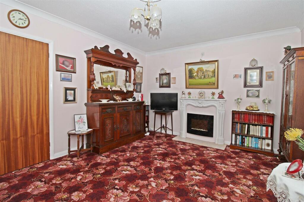 Sitting Room / Bedroom 4