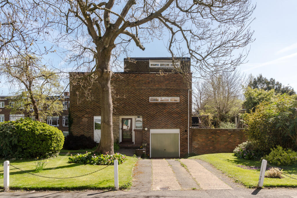 272755 - 75 Hall Drive-43.jpg