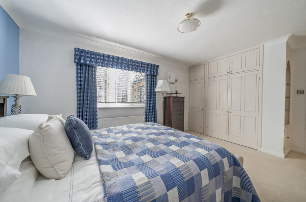 1348859-5-68badce...