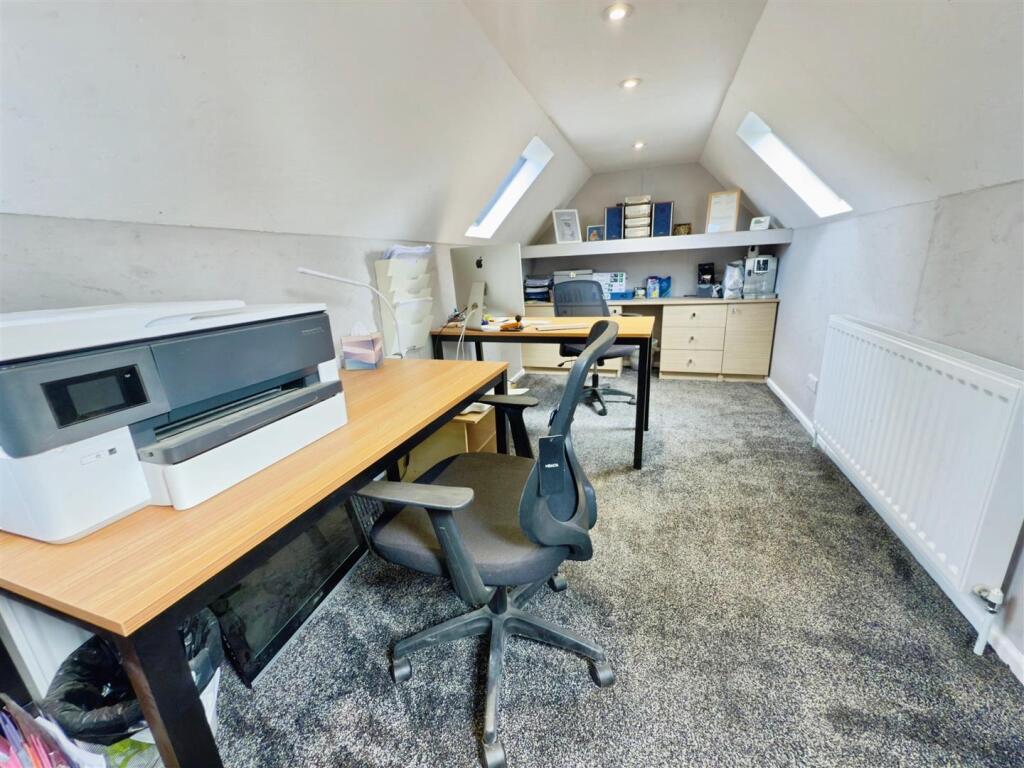 Double Garage &amp; Office Above