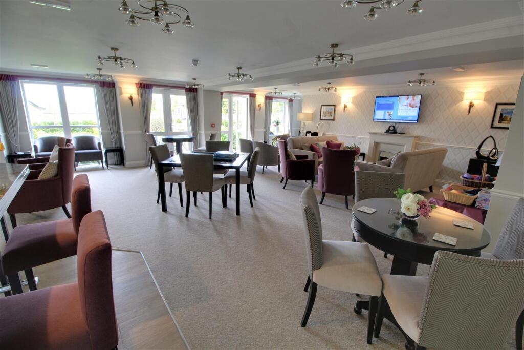 Owners Lounge.jpg