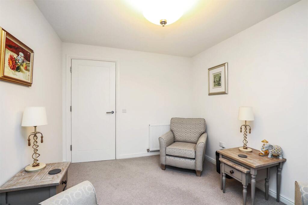 Bedroom/Sitting