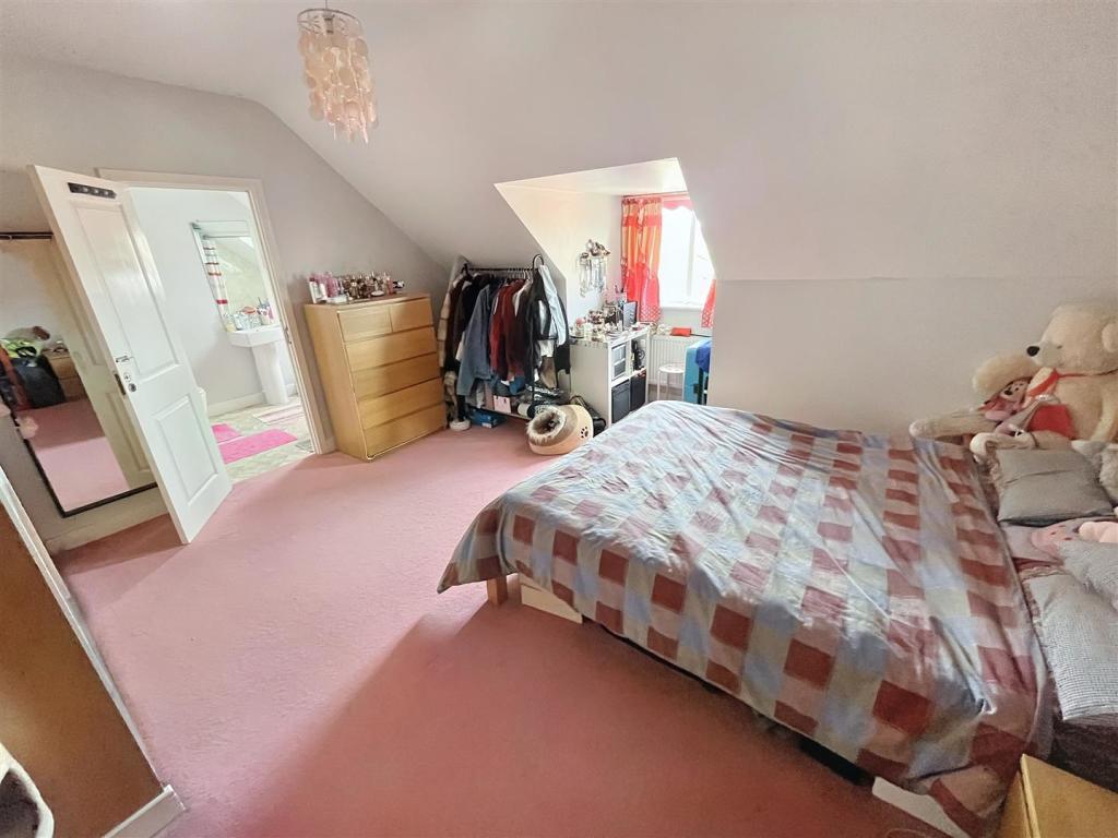Bedroom 1.jpg