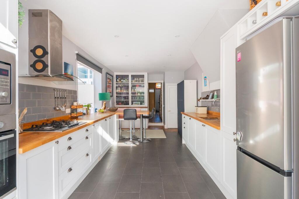 3B9RKE - Kitchen A.jpg