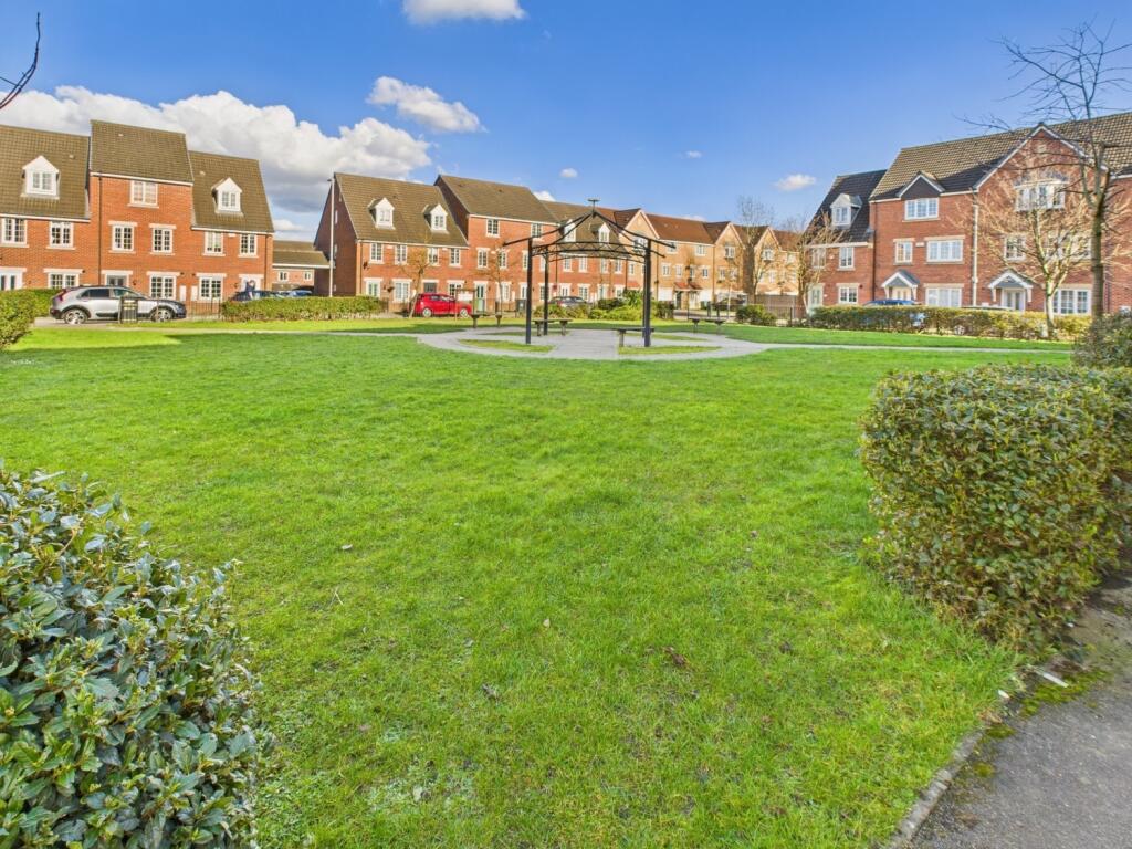 CAM04233G0-PR0016-STILL033