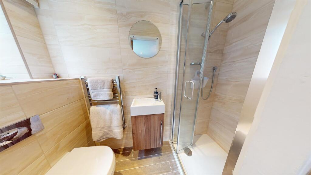 EN SUITE
