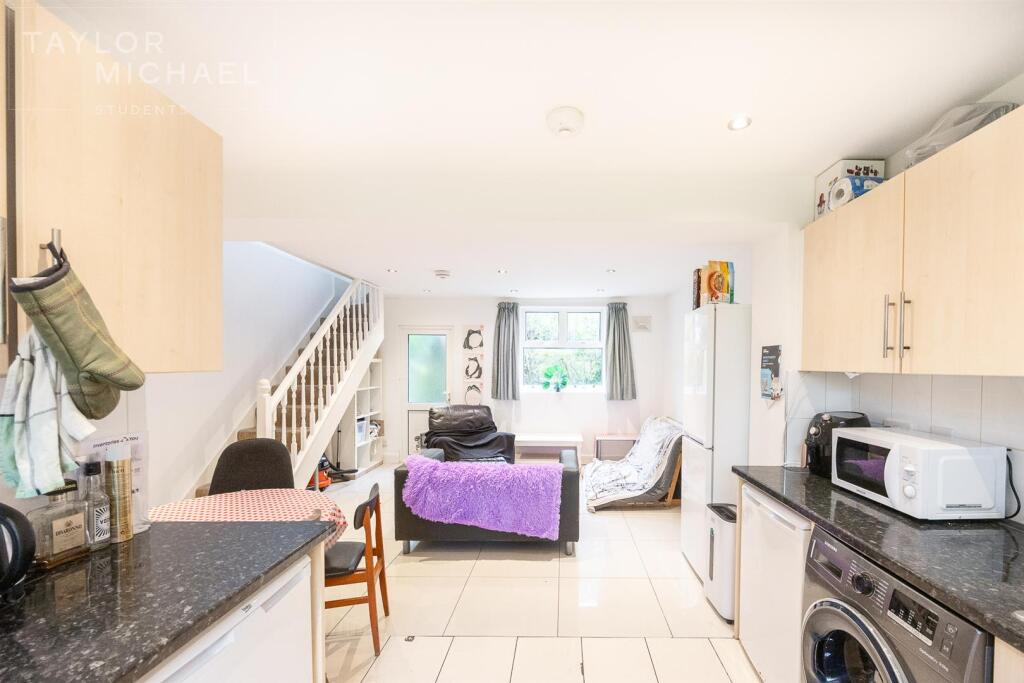 Kitchen / Living Room