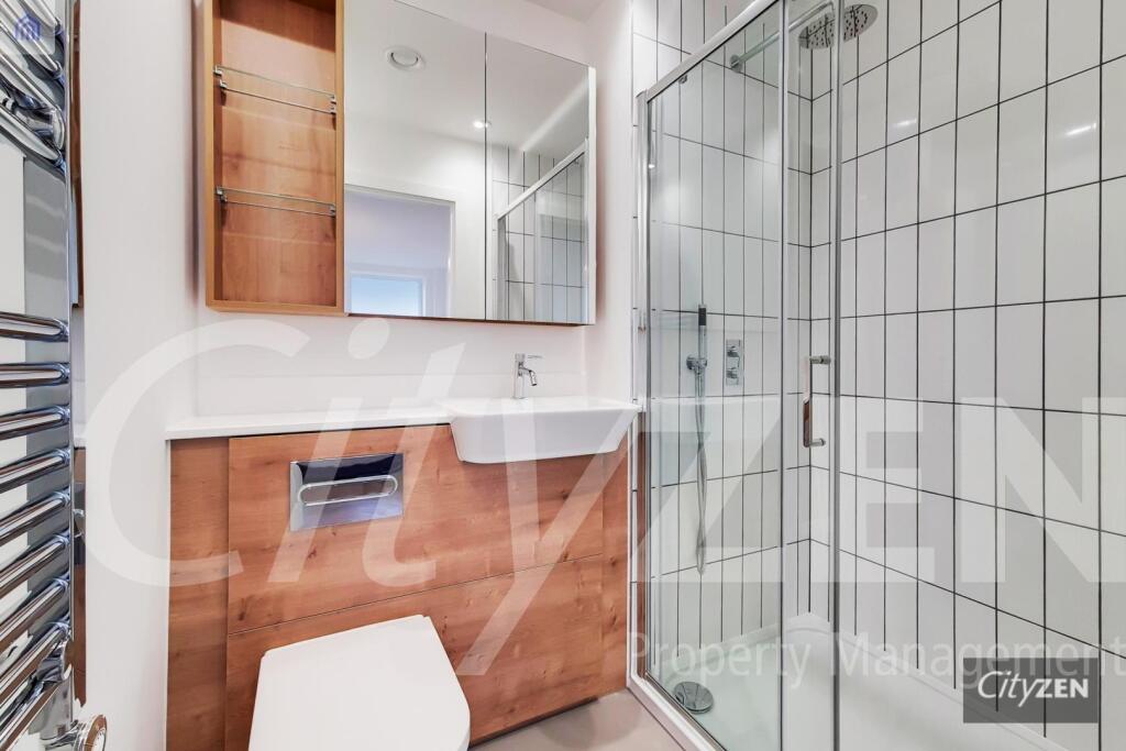 EN SUITE SHOWER ROOM