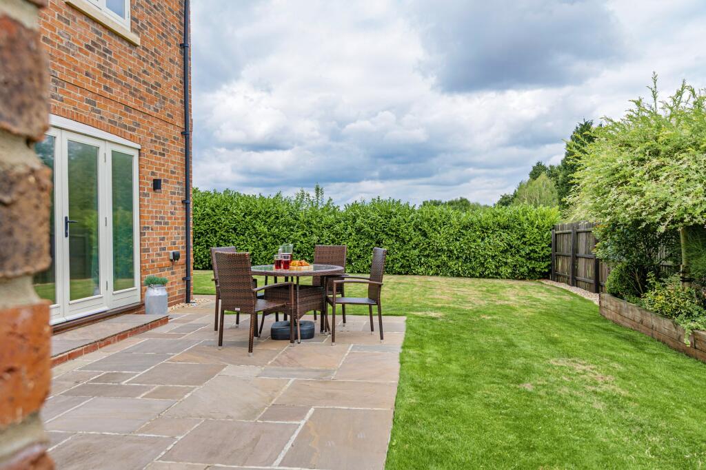 Alfresco Dining