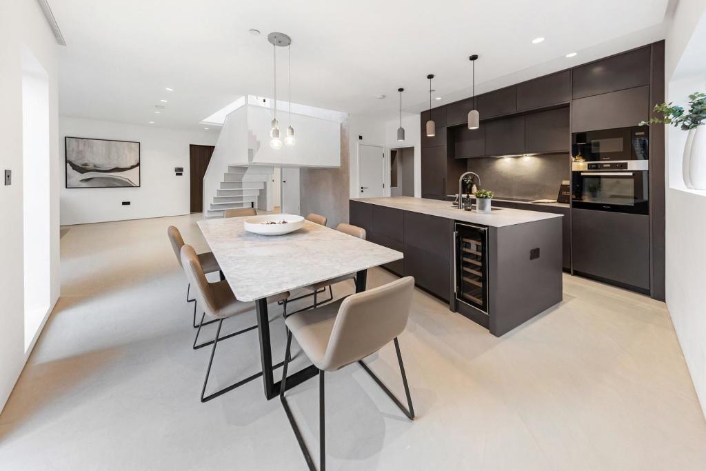 Kitchen (3).jpg