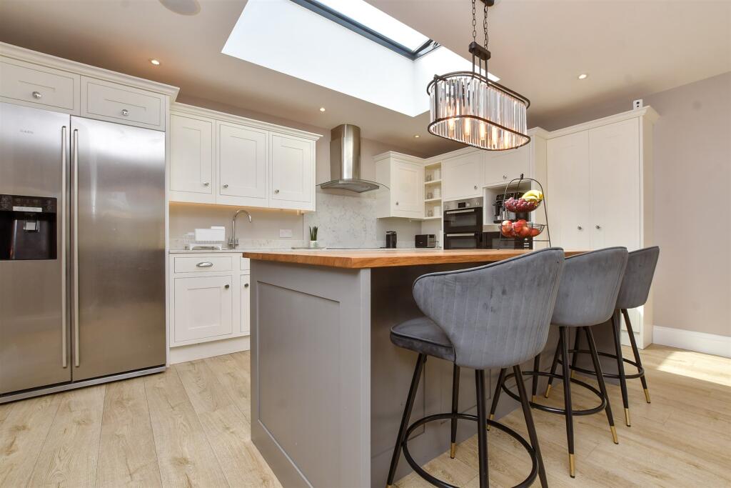 Kitchen / Lounge / Dining Area