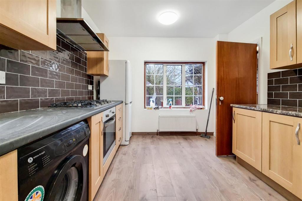 5_Kitchen-0.jpg