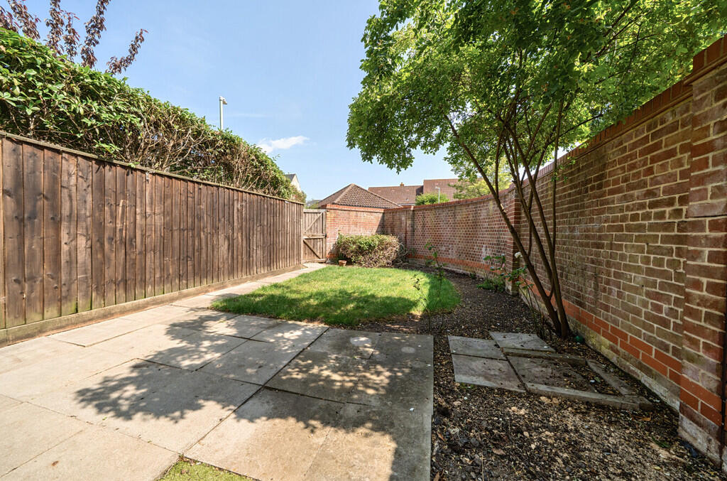 1312372-3-684c590...