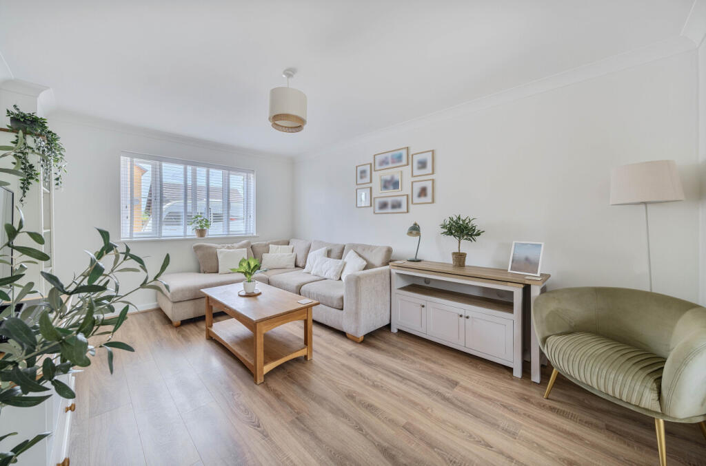 1295595-11-685d58...