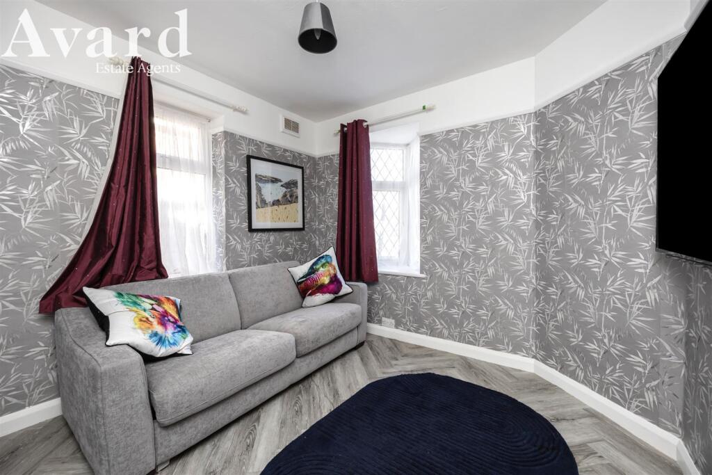 Millcroft Avenue, 5-021.jpg