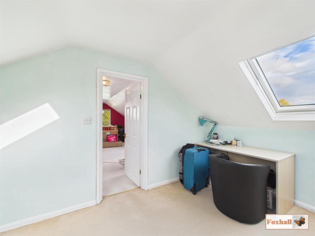 Walk-in Closet / Further Office