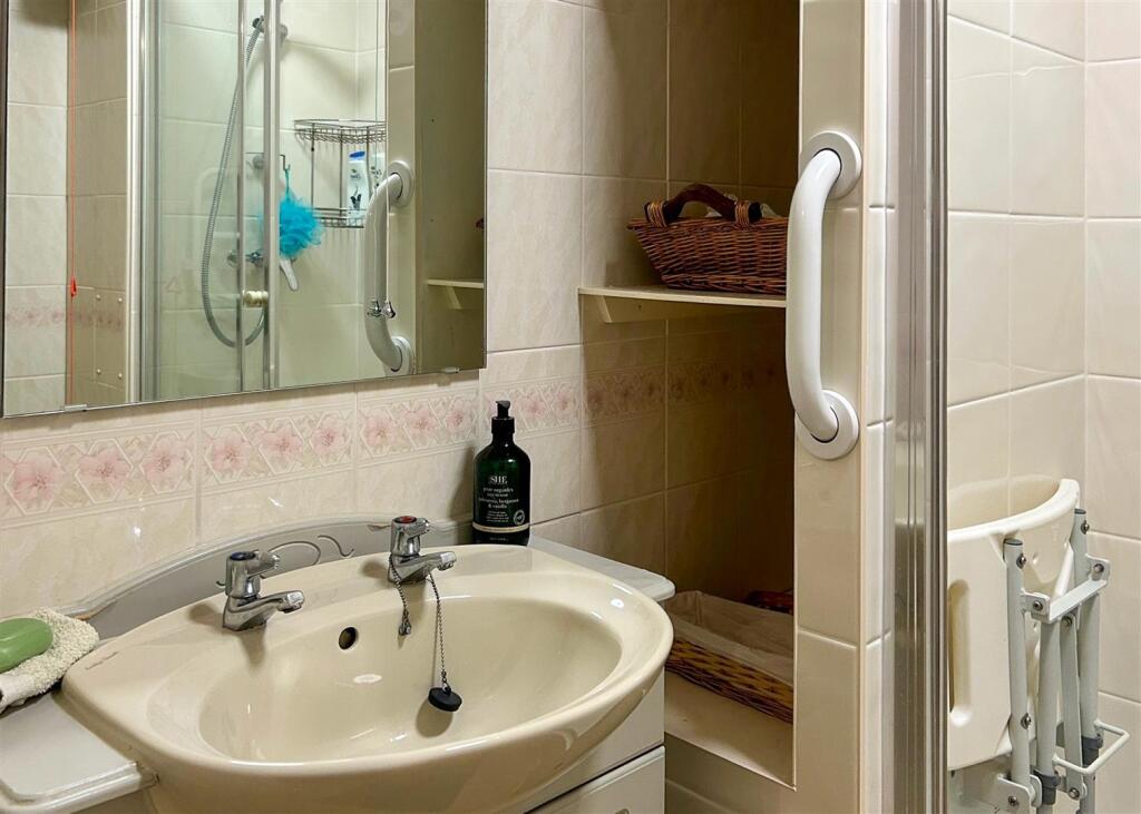 30 Lavington Court-11.jpg