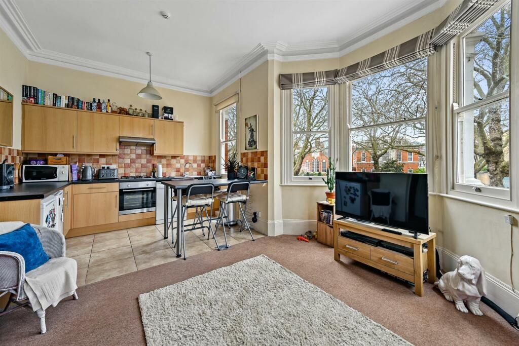 Flat 3 - Reception