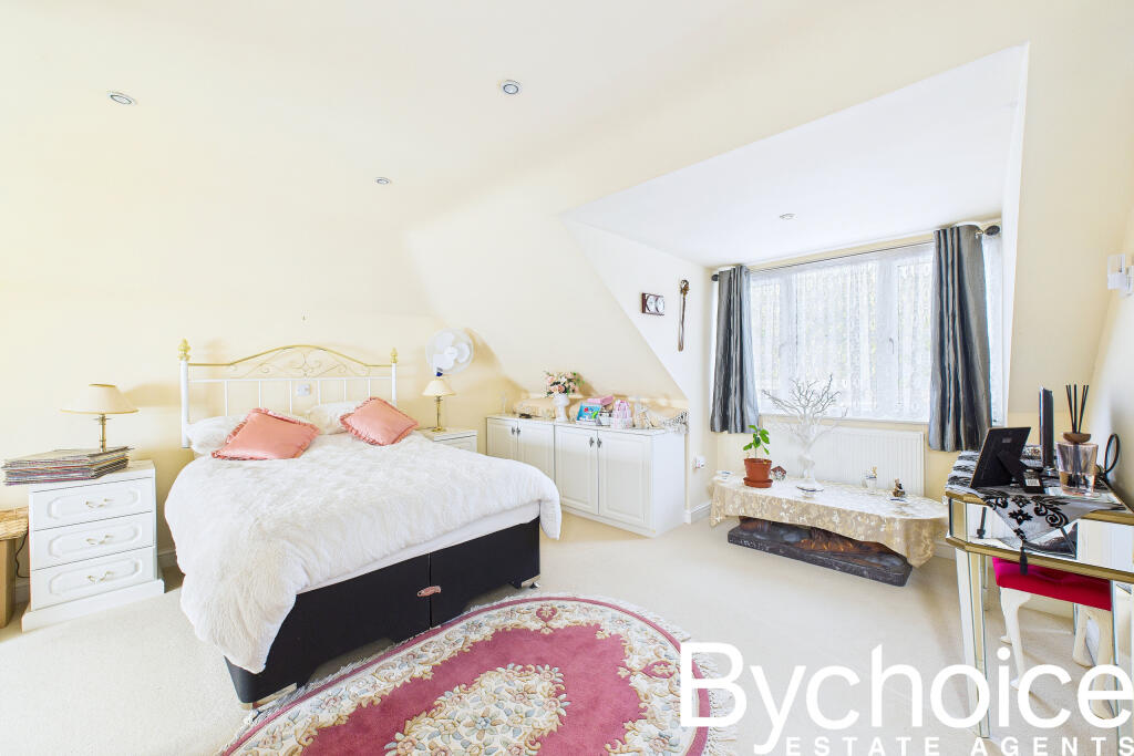 CAM05454G0-PR0052-STILL011