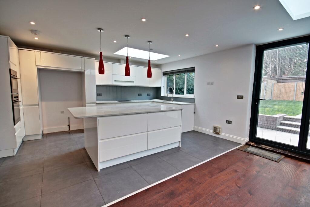 44 Bowness Crescent - Kitchen