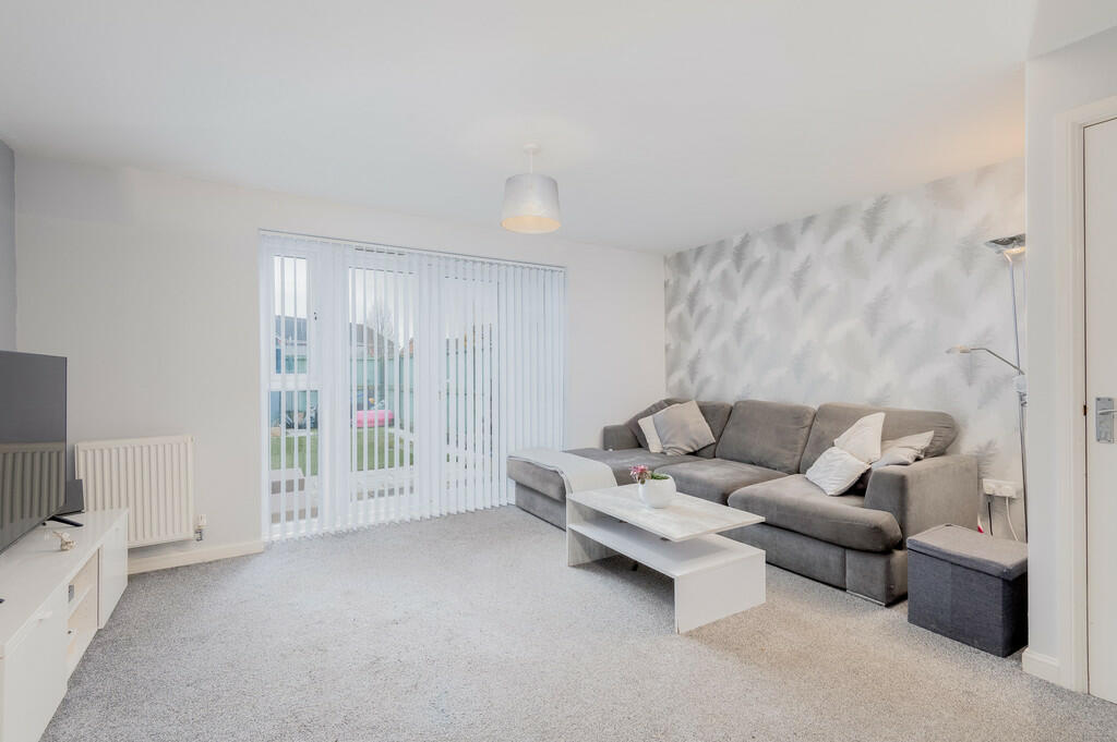 8 Rose Whittle Av...