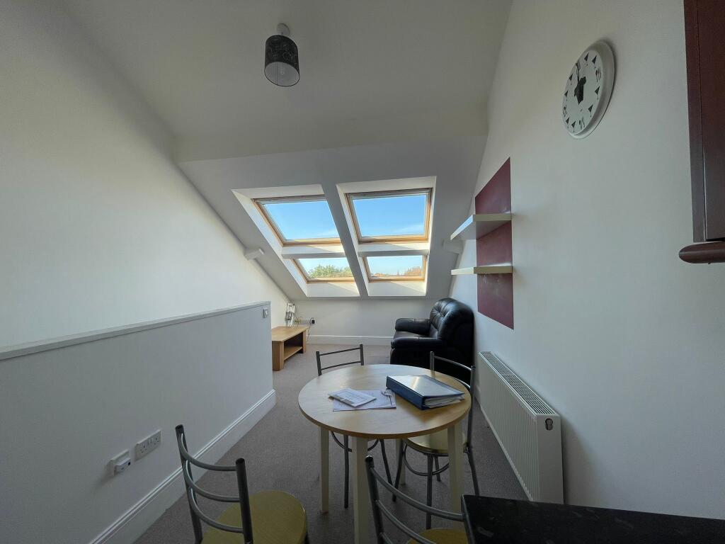 Dining/lounge