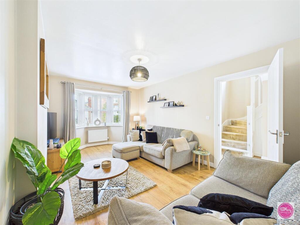 Cobblestone Drive, Newhall (11).jpg