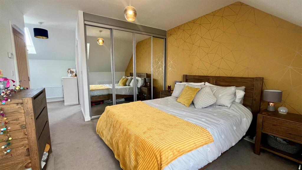 Bedroom 1.jpg