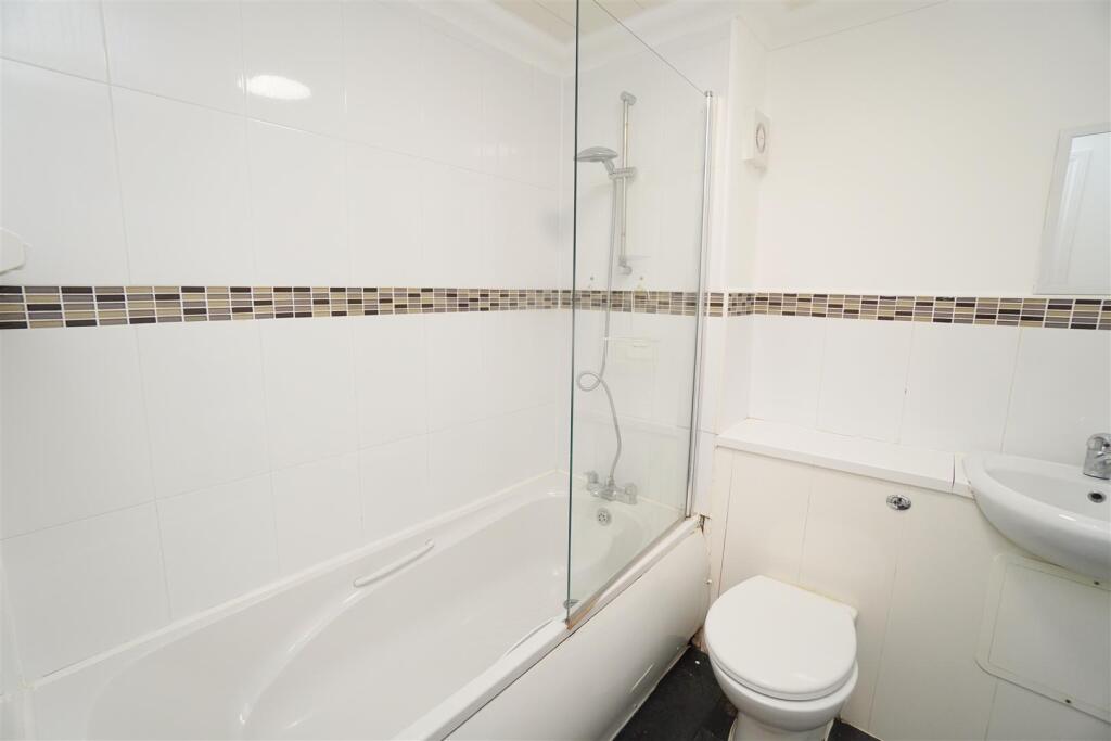 main bathroom.jpg
