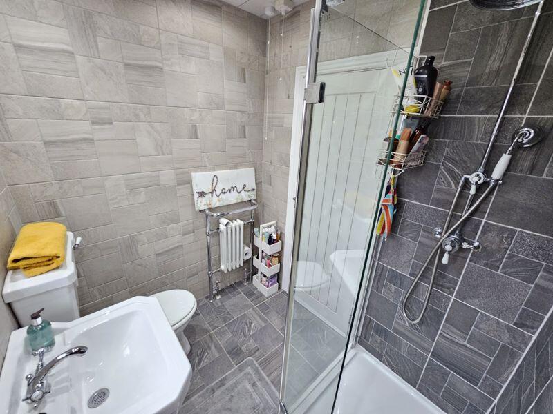 Shower Room Additional Image