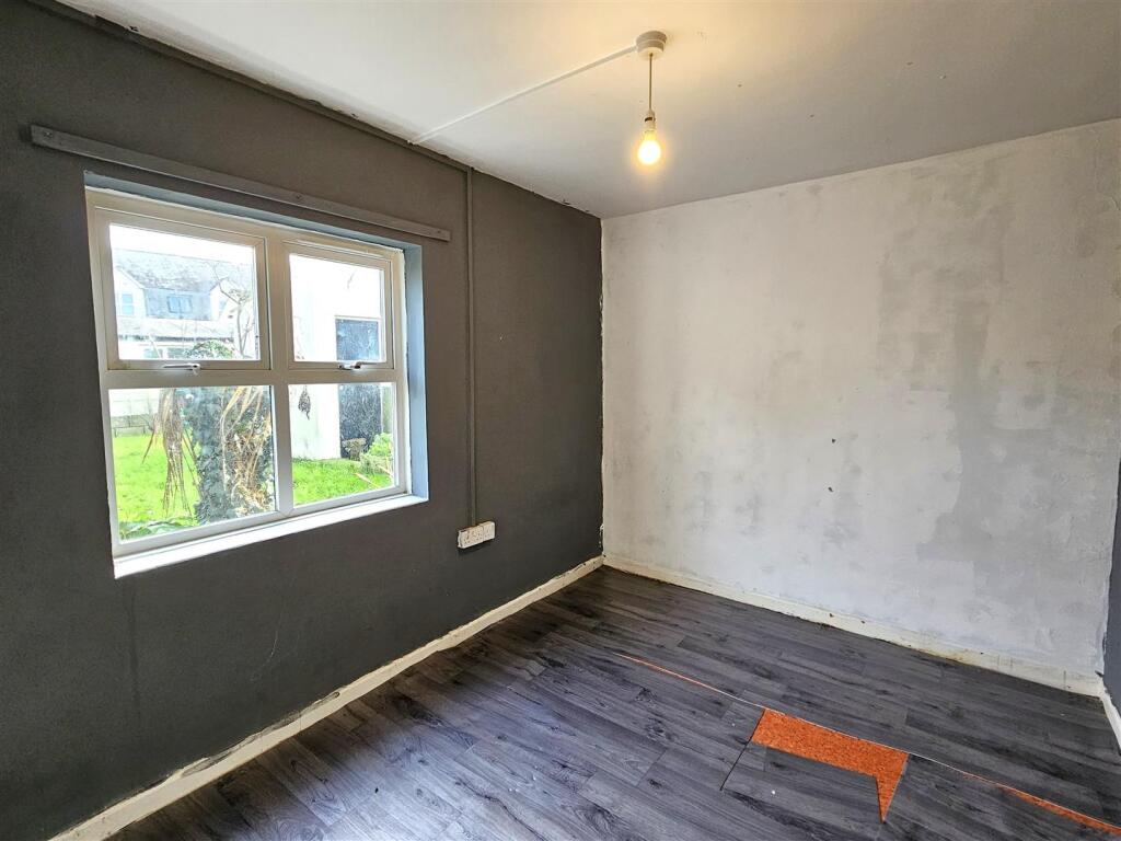 Rear bedroom