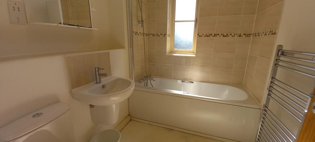 1st floor bathroo...