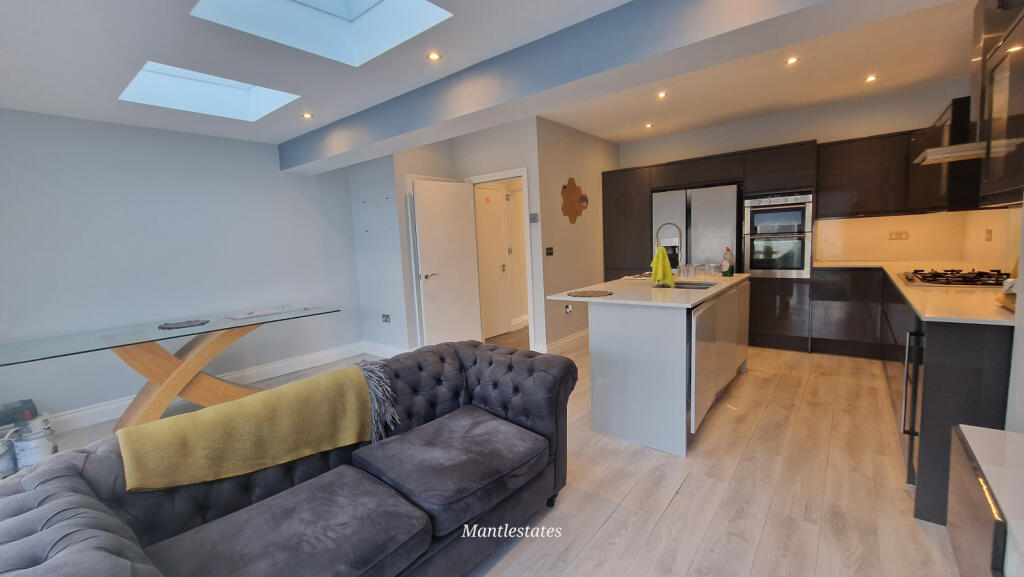 KITCHEN LOUNG DINER