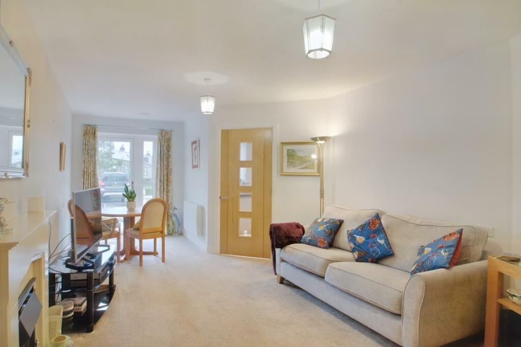 8558557-interior11 (Medium).JPG