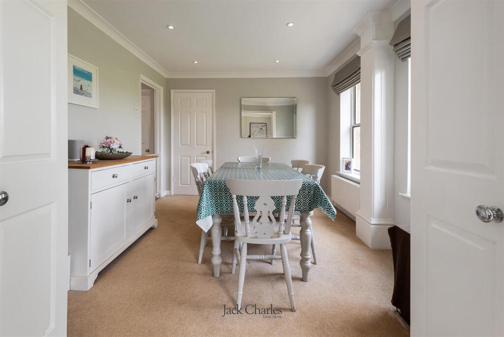 2 Chelsfield Close, TN11 0DW 008.jpg