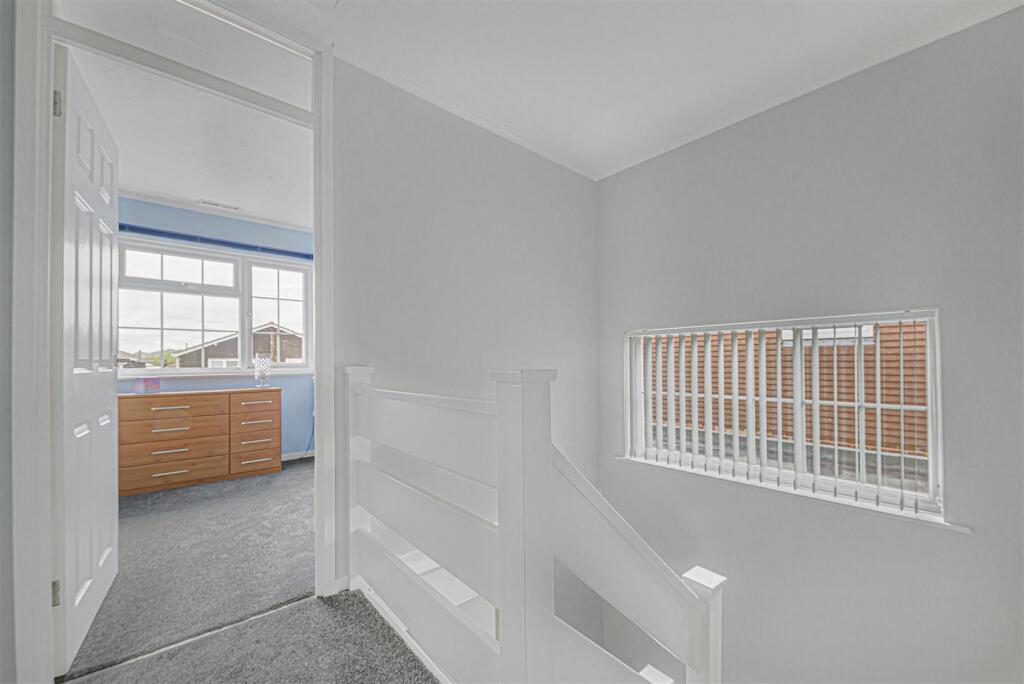 FIRST FLOOR LANDING