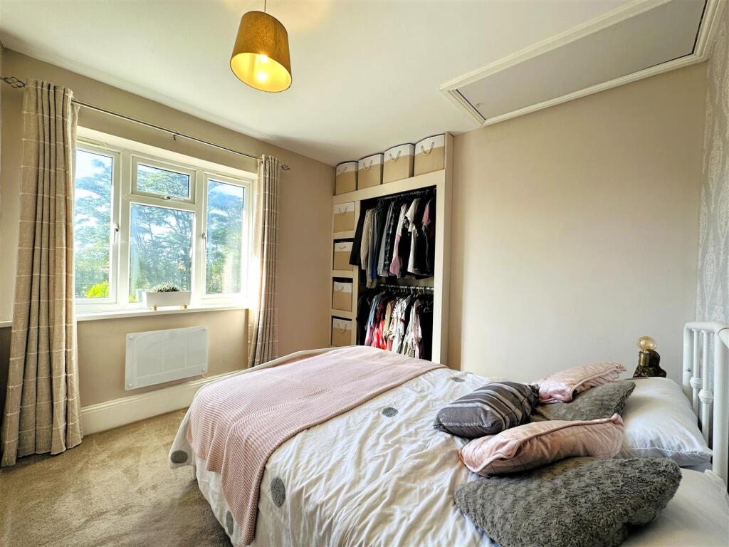 bed 1.jpg
