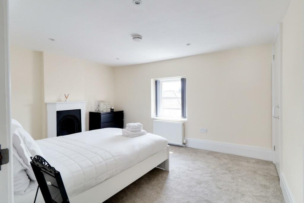 Bed 1.jpg