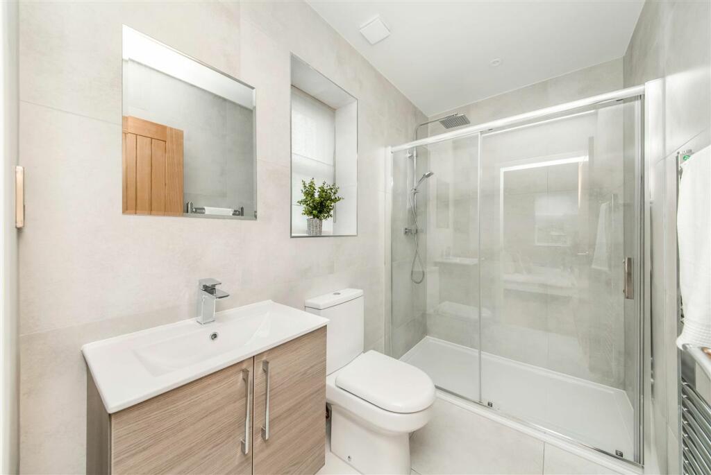 BEDROOM ONE EN-SUITE