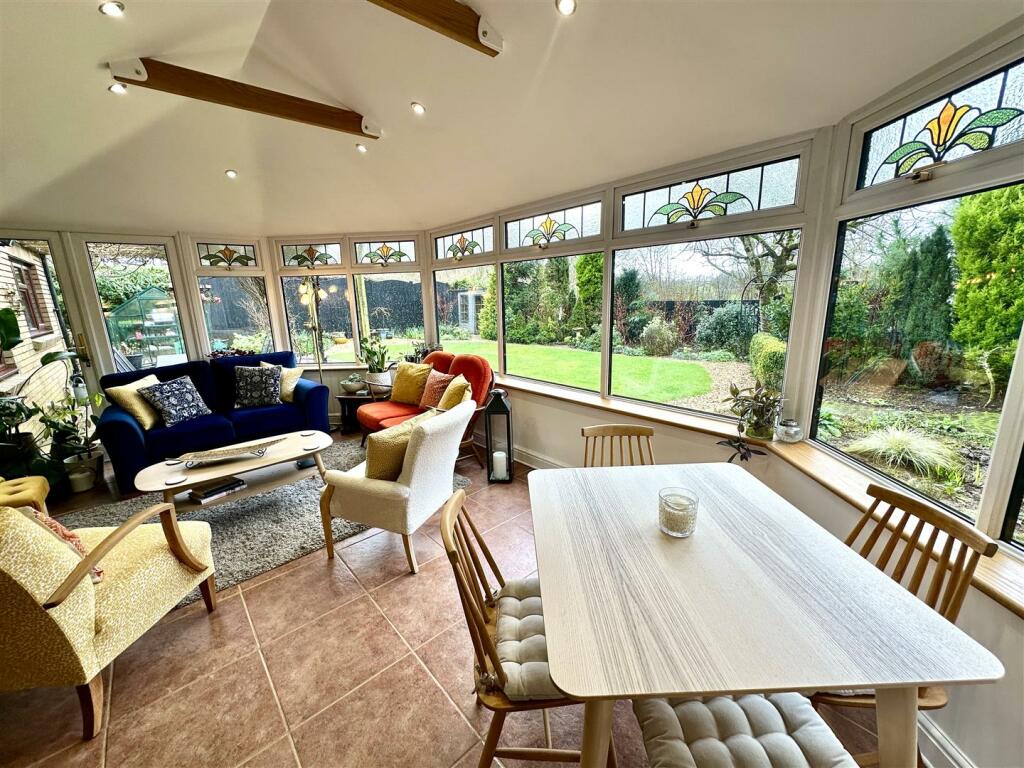 GARDEN ROOM