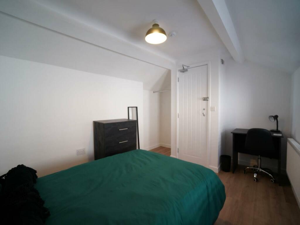 Bedroom 4.4.JPG