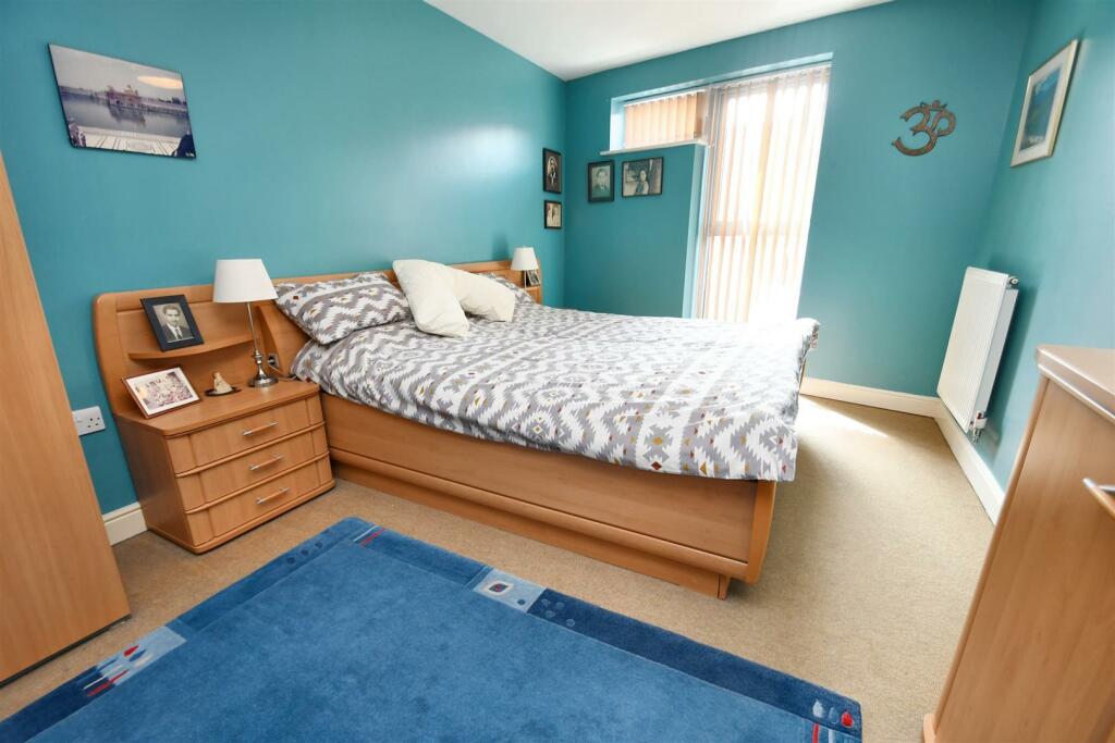bed 1.jpg