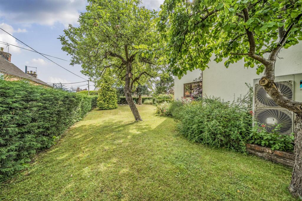 Apple Dene, 27 Careys Road, Pury End (3).jpg